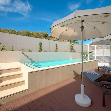 Апартаменти Deluxe With Private Heated Pool On Znjan - Urban Nook *