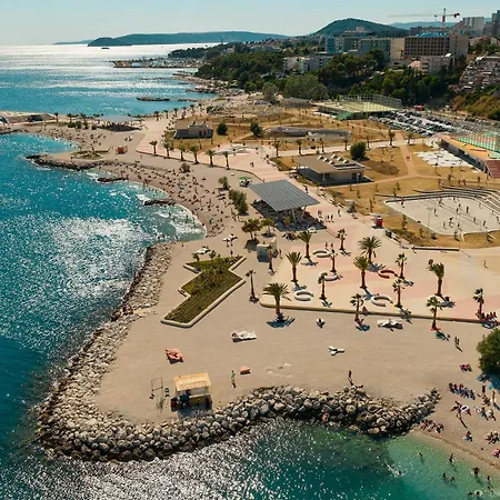 Deluxe With Private Heated Pool On Znjan - Urban Nook Апартаменти Спліт