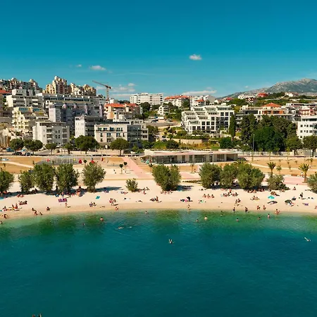 Deluxe With Private Heated Pool On Znjan - Urban Nook Спліт