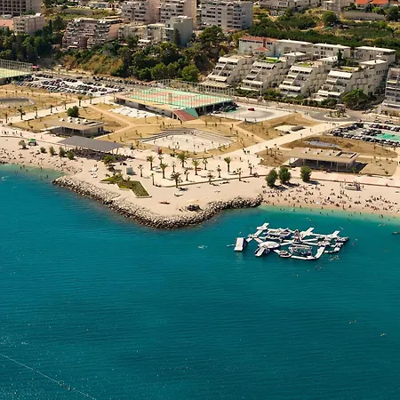 Апартаменти Deluxe With Private Heated Pool On Znjan - Urban Nook Спліт